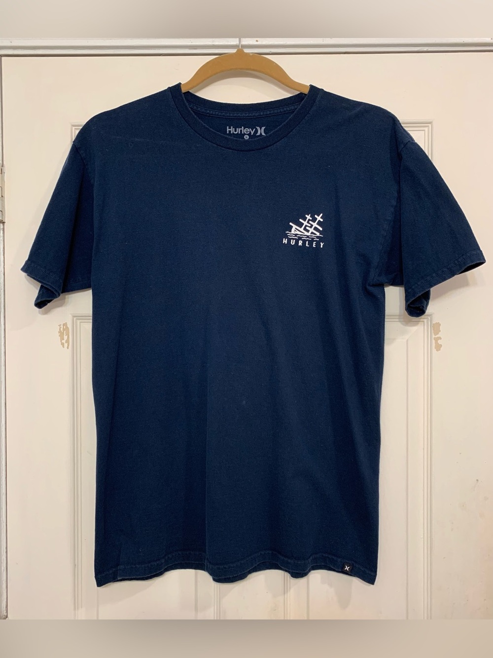 Hurley Navy Shipwreck Graphic Short Sleeve Large T-Shirt. 3576